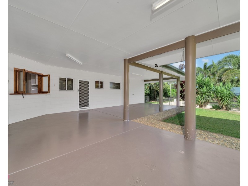 9 Abraham St, Tully QLD 4854