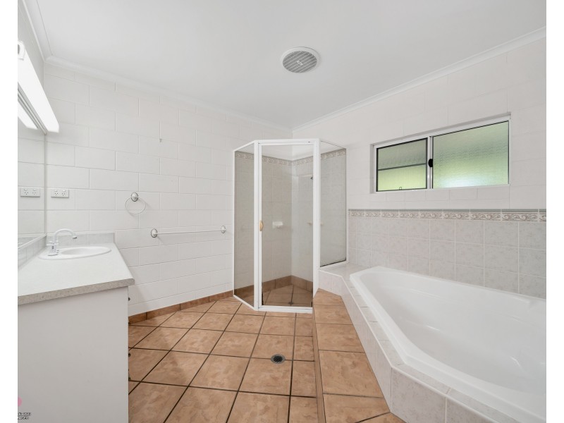 9 Abraham St, Tully QLD 4854