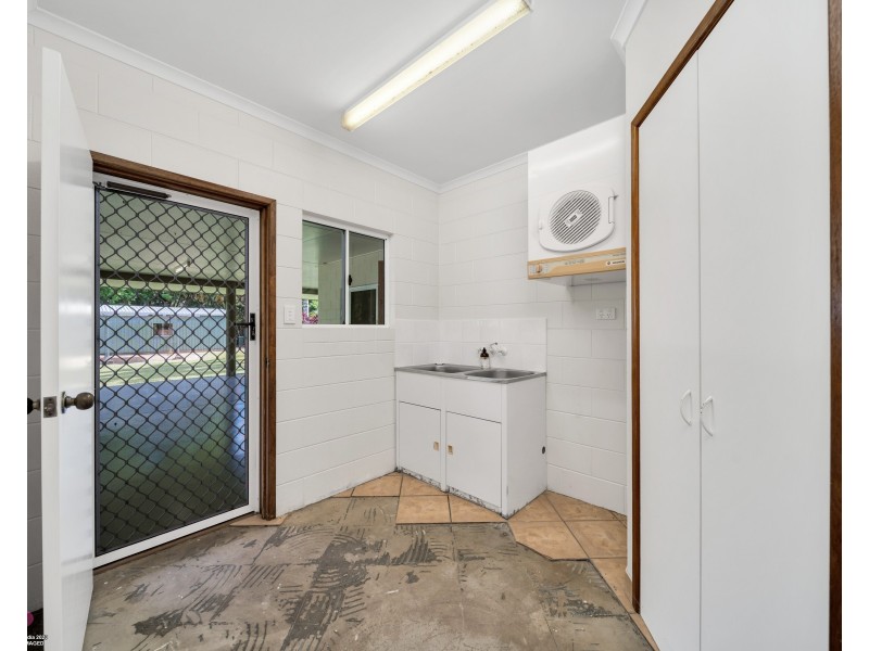 9 Abraham St, Tully QLD 4854