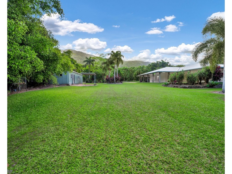 9 Abraham St, Tully QLD 4854