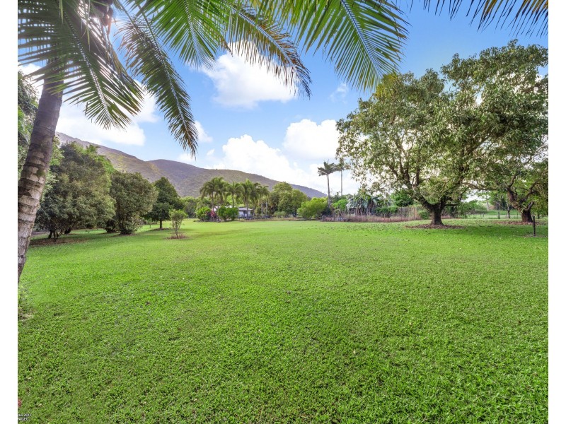 9 Abraham St, Tully QLD 4854