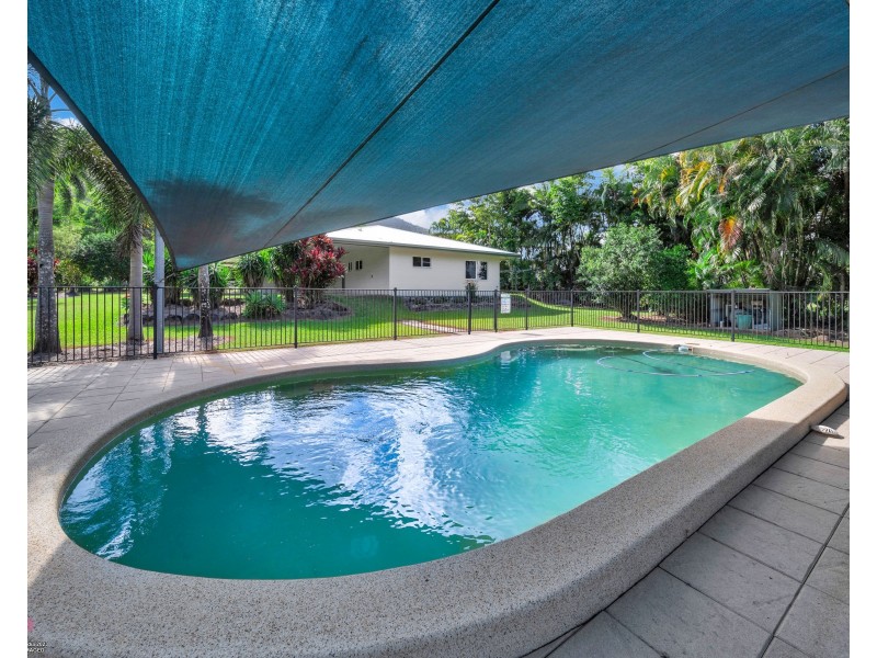 9 Abraham St, Tully QLD 4854