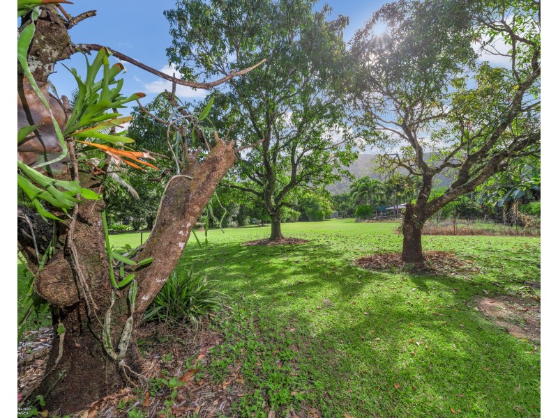 9 Abraham St, Tully QLD 4854