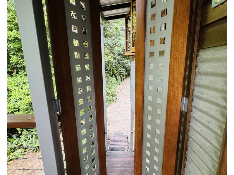 13 Bicton Cl, Bingil Bay QLD 4852