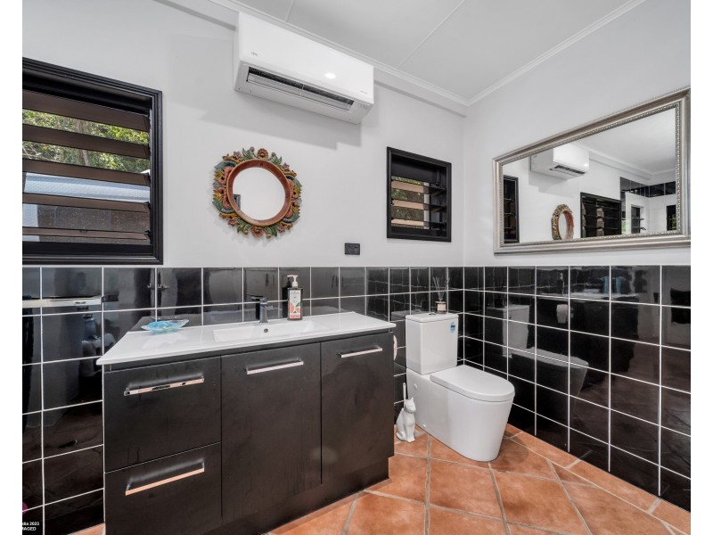 5 Plantation Dr, Bingil Bay QLD 4852