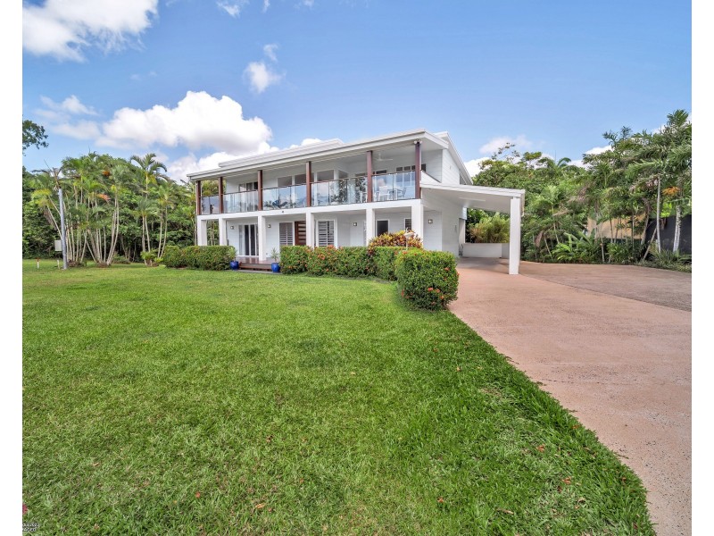 43 Mission Dr, South Mission Beach QLD 4852