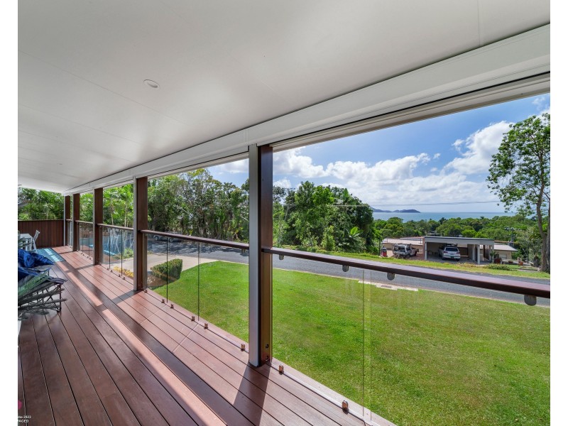 43 Mission Dr, South Mission Beach QLD 4852