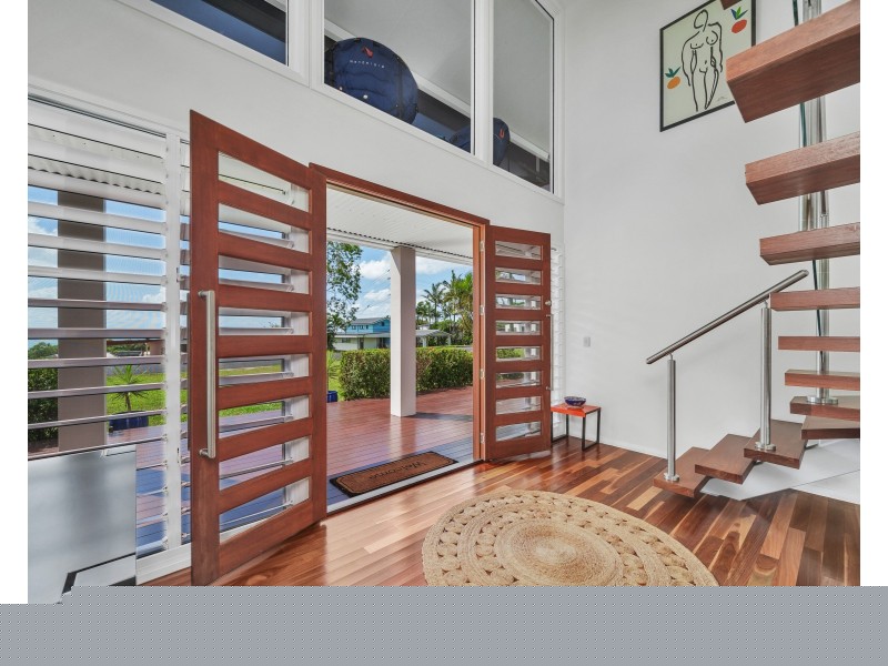 43 Mission Dr, South Mission Beach QLD 4852