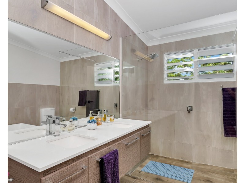 43 Mission Dr, South Mission Beach QLD 4852
