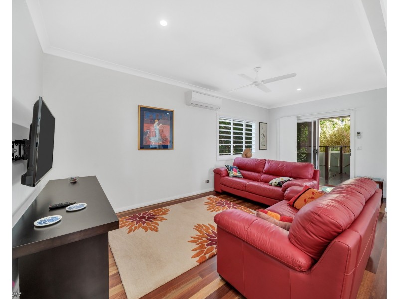 43 Mission Dr, South Mission Beach QLD 4852