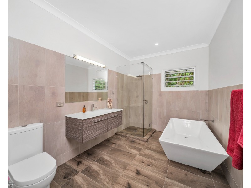 43 Mission Dr, South Mission Beach QLD 4852