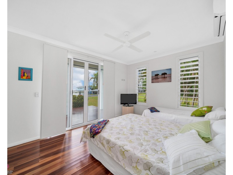 43 Mission Dr, South Mission Beach QLD 4852
