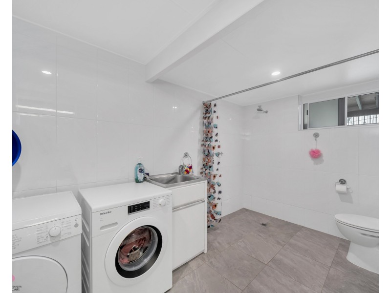 43 Mission Dr, South Mission Beach QLD 4852