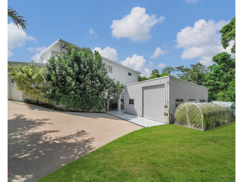 43 Mission Dr, South Mission Beach QLD 4852