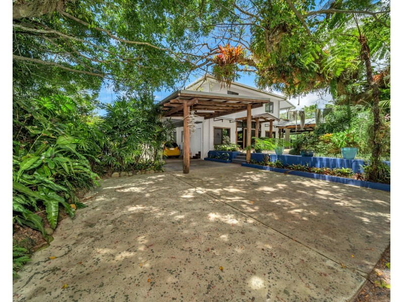 582 Bingil Bay Rd, Bingil Bay QLD 4852