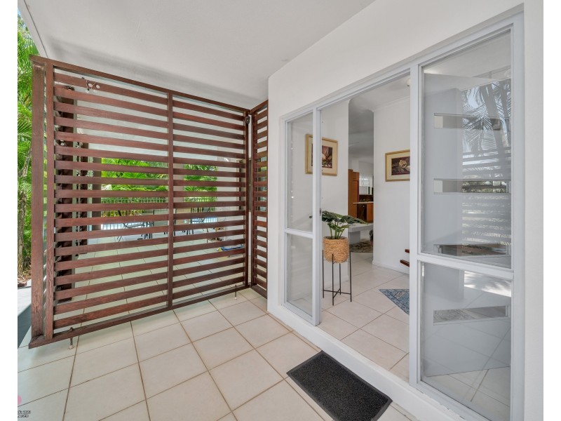 9 Commodore St, South Mission Beach QLD 4852