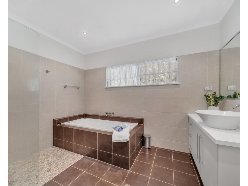 9 Commodore St, South Mission Beach QLD 4852