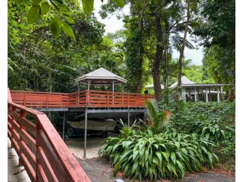 1 Cutten St, Bingil Bay QLD 4852