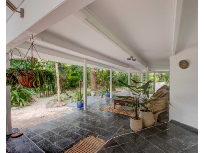 1 Cutten St, Bingil Bay QLD 4852