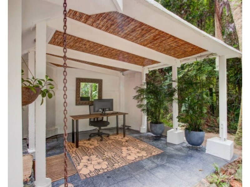 1 Cutten St, Bingil Bay QLD 4852