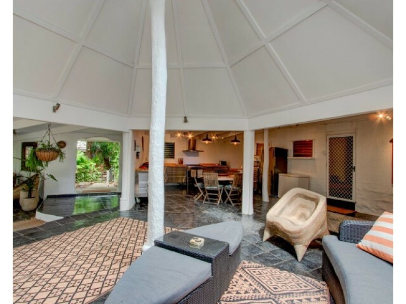 1 Cutten St, Bingil Bay QLD 4852