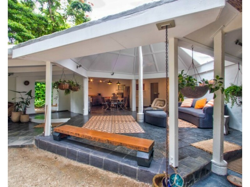 1 Cutten St, Bingil Bay QLD 4852