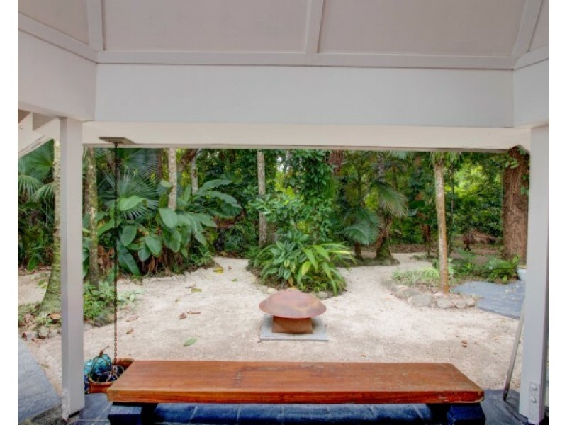 1 Cutten St, Bingil Bay QLD 4852