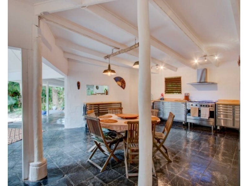 1 Cutten St, Bingil Bay QLD 4852