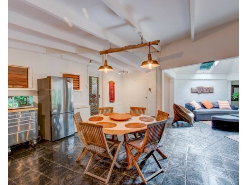 1 Cutten St, Bingil Bay QLD 4852