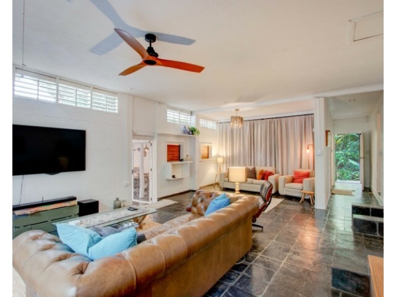 1 Cutten St, Bingil Bay QLD 4852