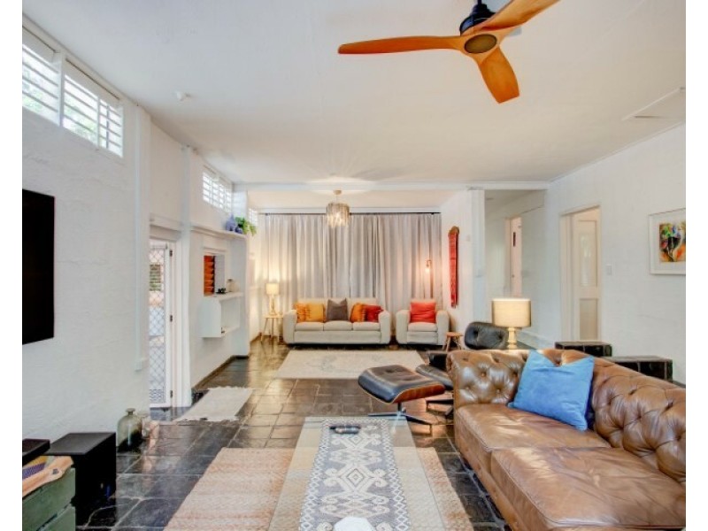 1 Cutten St, Bingil Bay QLD 4852