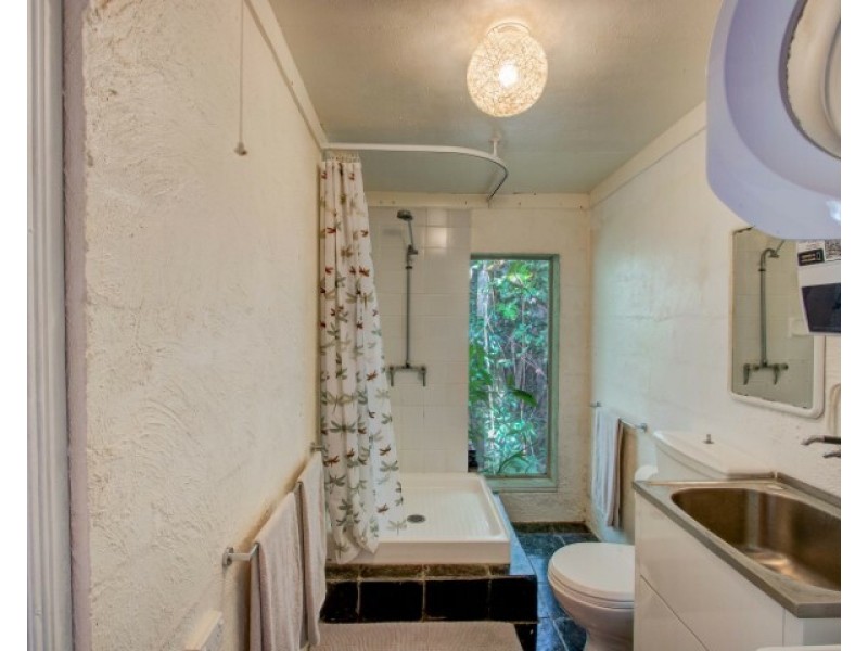 1 Cutten St, Bingil Bay QLD 4852