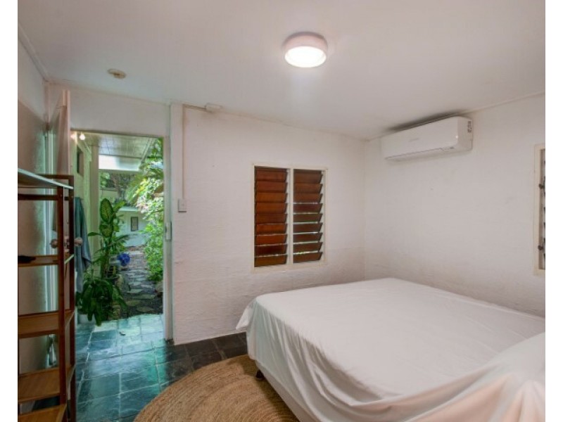 1 Cutten St, Bingil Bay QLD 4852