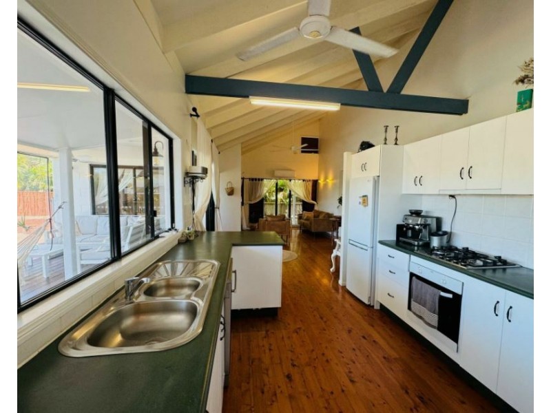 29 Buccaneer St, South Mission Beach QLD 4852
