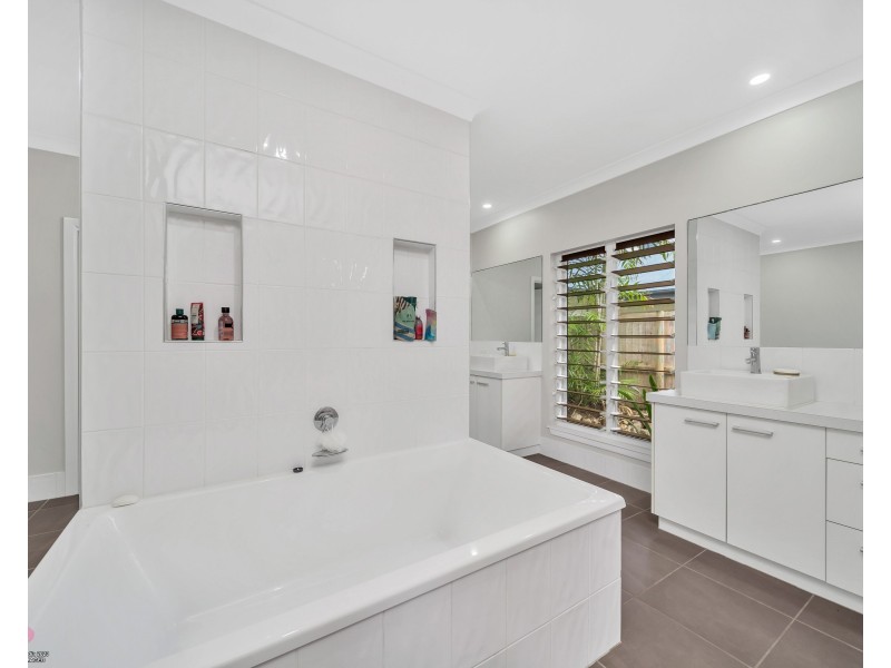 22 Mariner Dr, South Mission Beach QLD 4852
