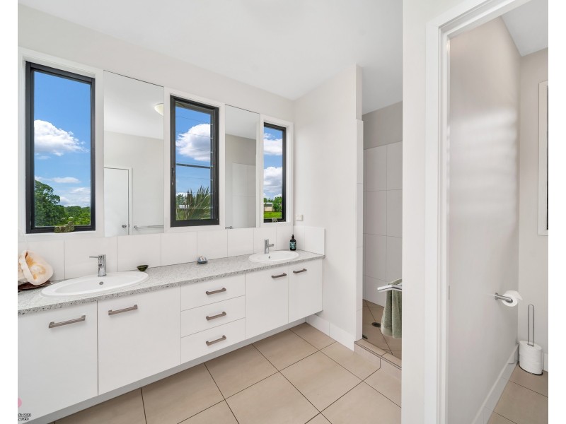 4 Rise Crescent, Mission Beach QLD 4852