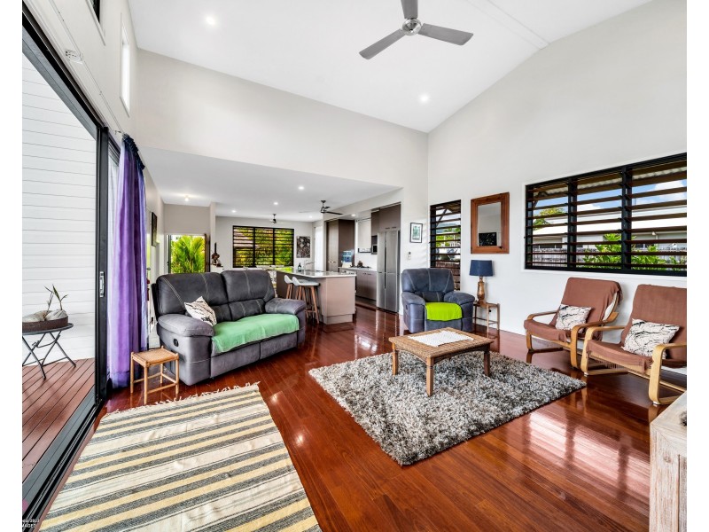 4 Rise Crescent, Mission Beach QLD 4852