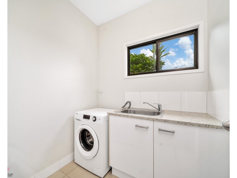 4 Rise Crescent, Mission Beach QLD 4852
