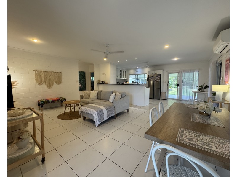 27 Cutten St, Bingil Bay QLD 4852