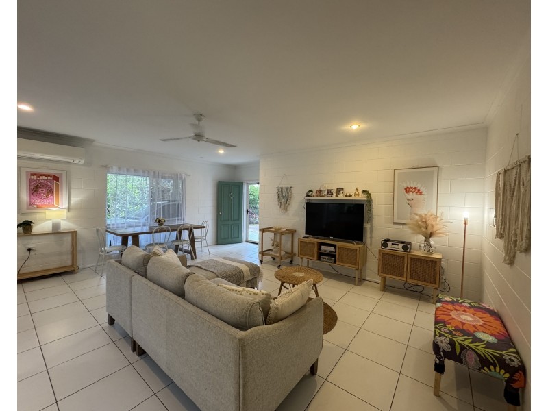 27 Cutten St, Bingil Bay QLD 4852