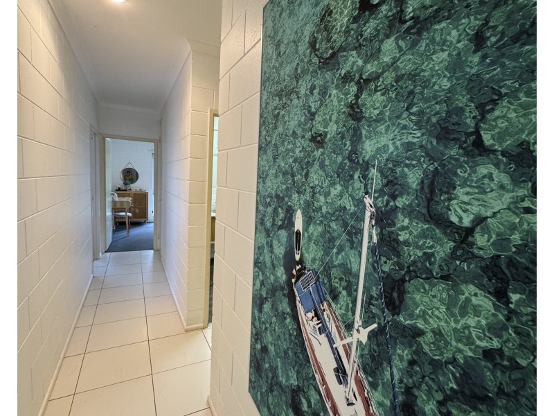 27 Cutten St, Bingil Bay QLD 4852