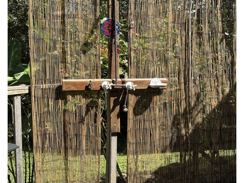 27 Cutten St, Bingil Bay QLD 4852