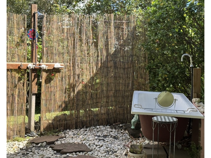 27 Cutten St, Bingil Bay QLD 4852