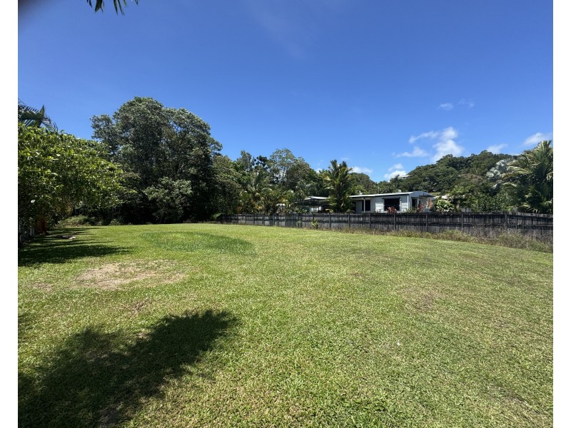 19 Spinnaker St, South Mission Beach QLD 4852