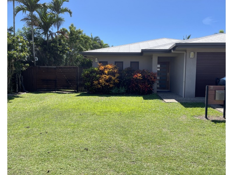 37 Midshipman St, South Mission Beach QLD 4852