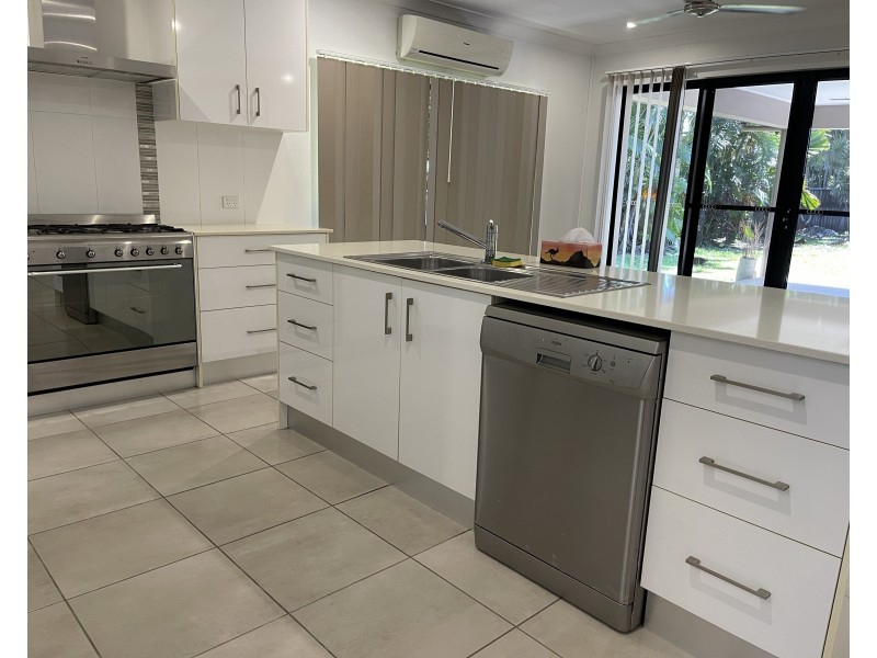 37 Midshipman St, South Mission Beach QLD 4852