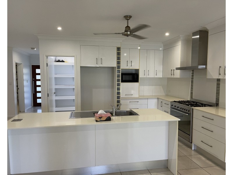 37 Midshipman St, South Mission Beach QLD 4852