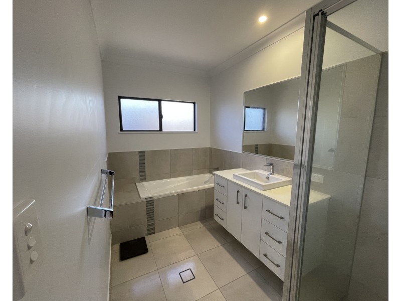 37 Midshipman St, South Mission Beach QLD 4852