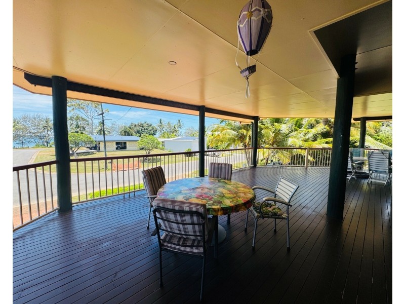 30 Wall St, South Mission Beach QLD 4852