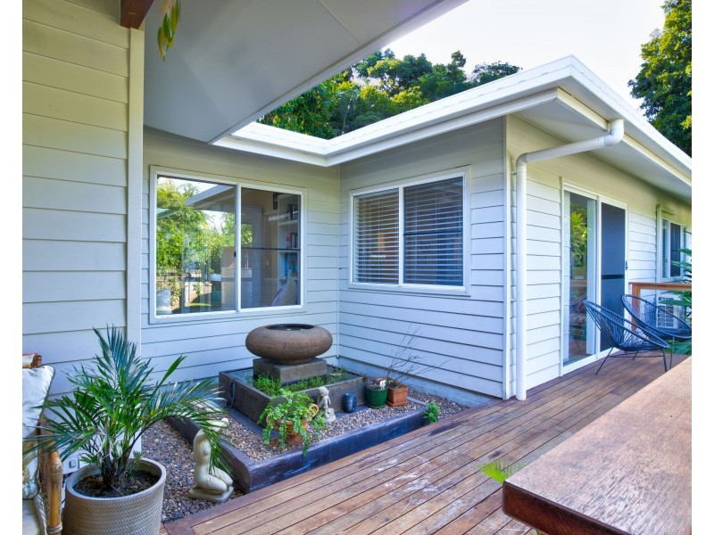 15 Spurwood Cl, Wongaling Beach QLD 4852